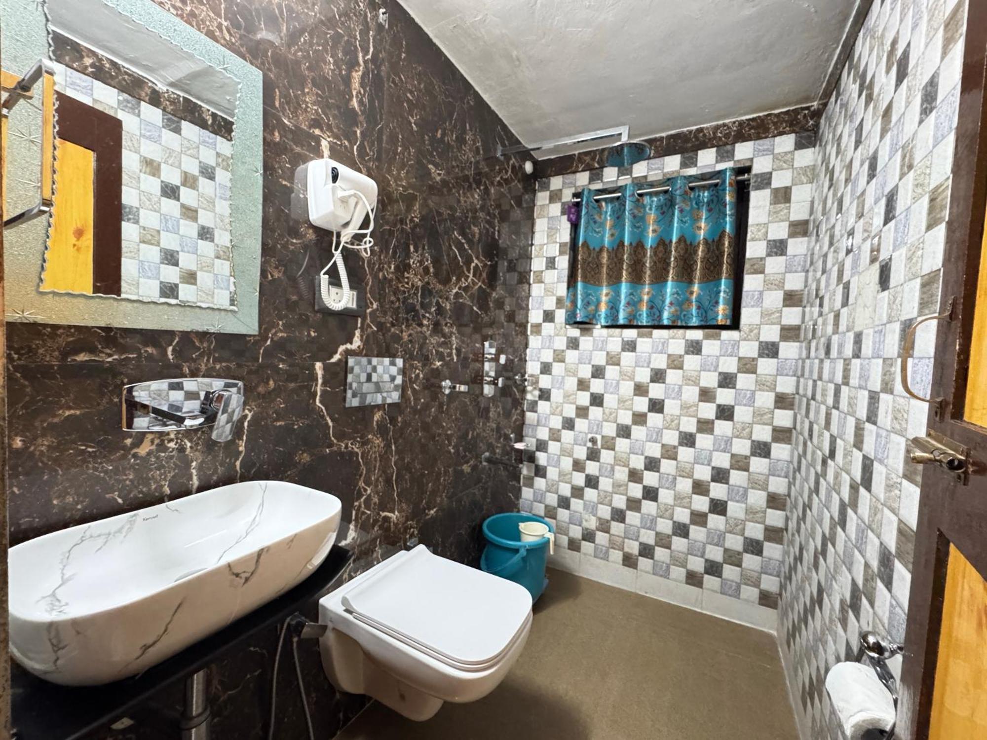Bombay Palace Hotel Pahalgām Kültér fotó